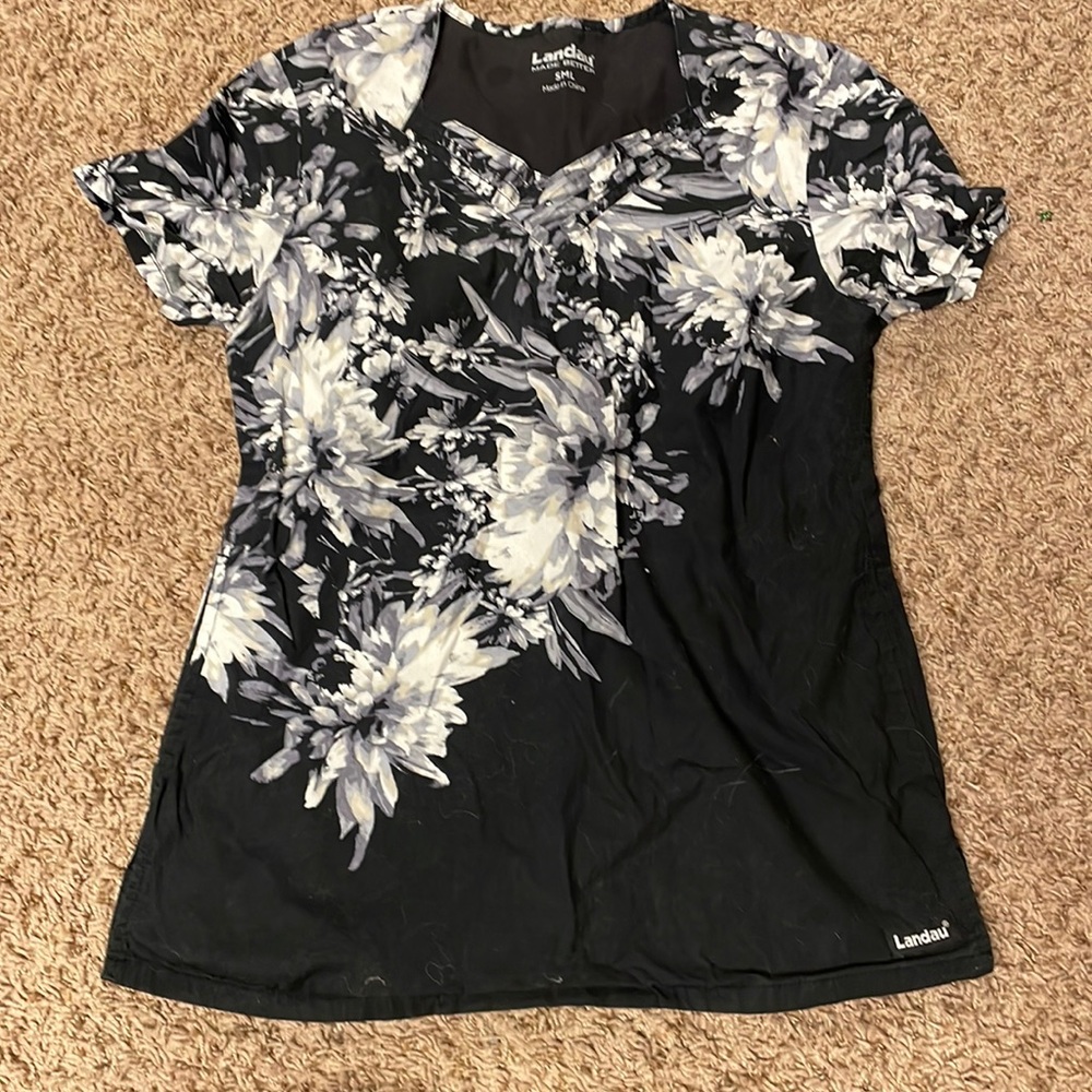 Landau scrub top
